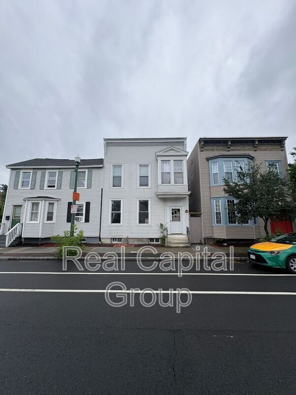 Building Photo - 412 2nd St