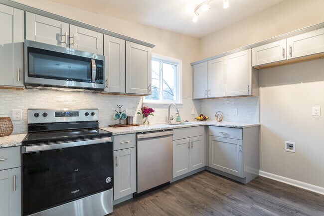Building Photo - 805 Fitzgerald Dr