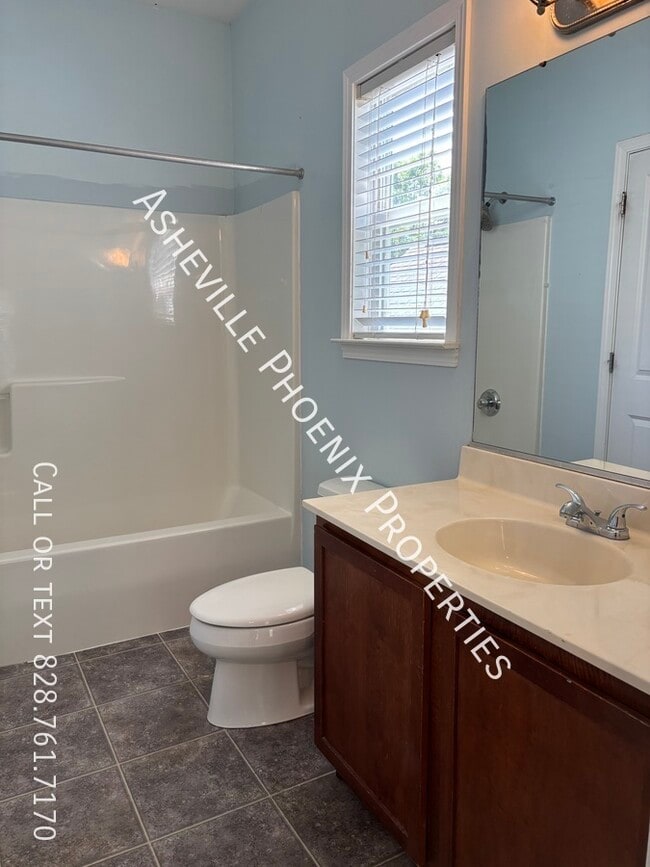 Building Photo - 52 Woodcreek Cir