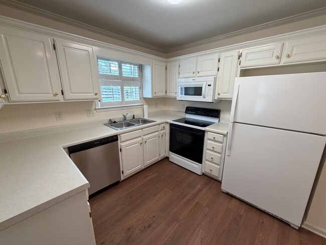 Building Photo - 1702 Thomas Ct