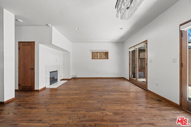 Building Photo - 660 San Juan Ave