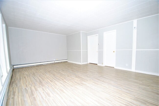 Building Photo - Farewell Avenue (230)