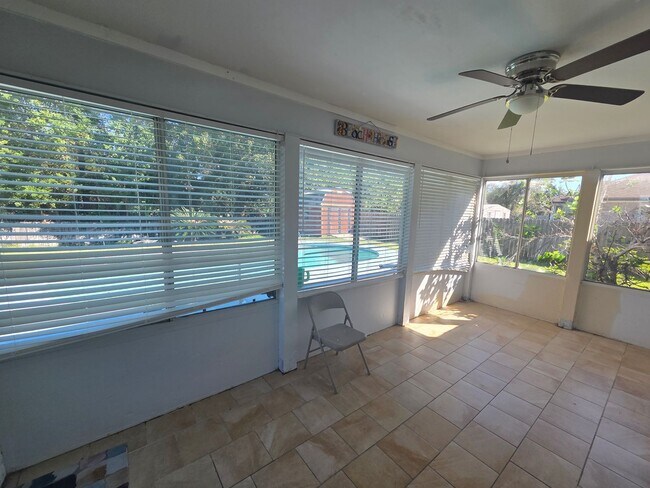 Building Photo - Spacious 4Bed/2Ba Brick Home w/Inground Pool in Mowat Highlands! *1/2 OFF Security Deposit for Ac...