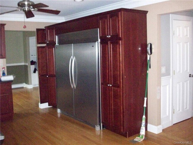 Building Photo - 6 Regent Dr