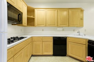 Building Photo - 11636 Montana Ave