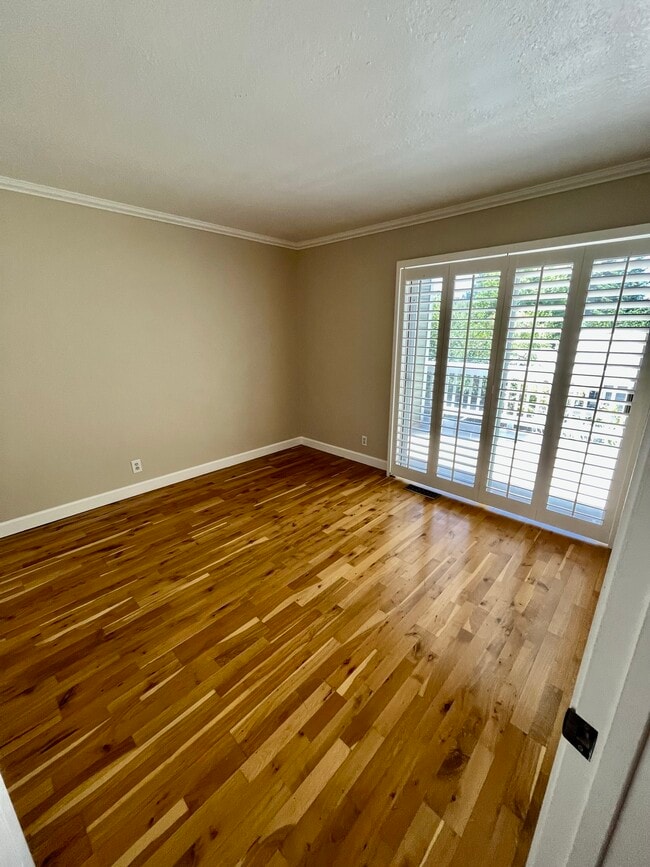 Building Photo - 185 Easy St