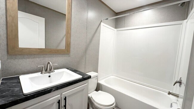Building Photo - 217 Mountain Dr SW