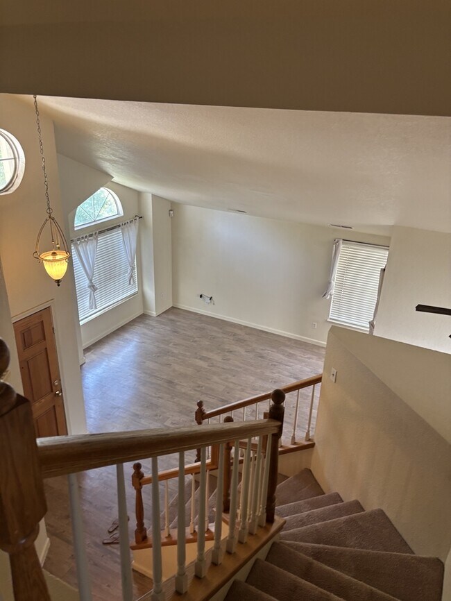Building Photo - Modesto 4 Bedroom 2.5 Bathroom Home