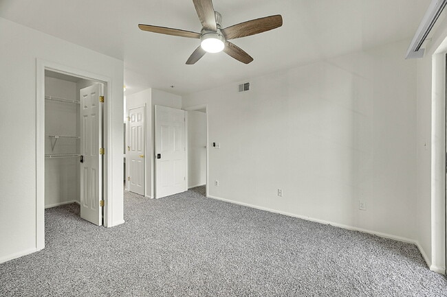 Building Photo - $1,495.95 with $300 off the first month's rent, 1 Bed, 1 Bath Condo in Englewood with Cozy Firepl...