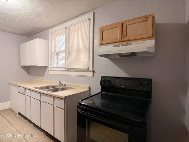 Building Photo - 511 Ivy St