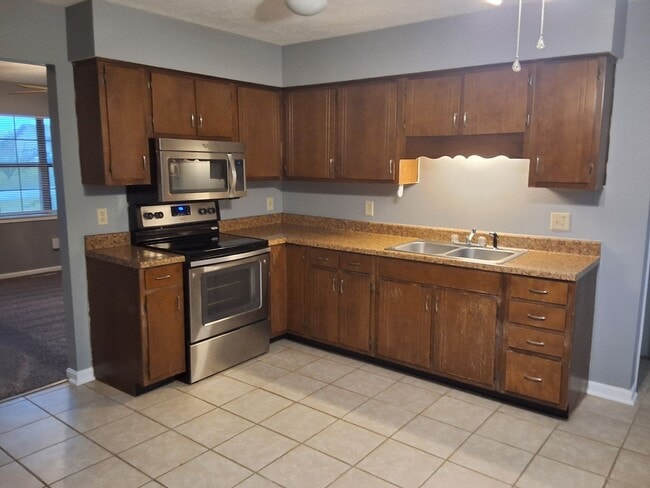 Building Photo - Cozy 3 Bed, 1 Bath House Minutes To Fort Knox