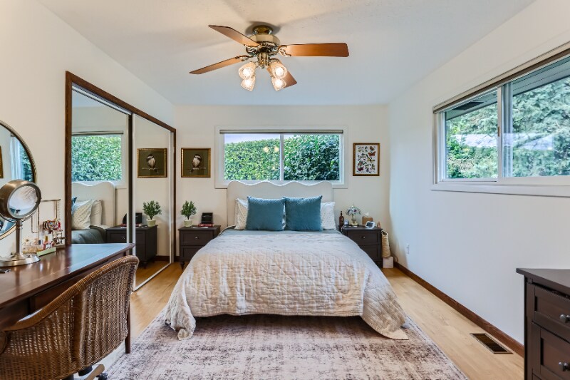 Building Photo - 6106 SE Riverside Dr