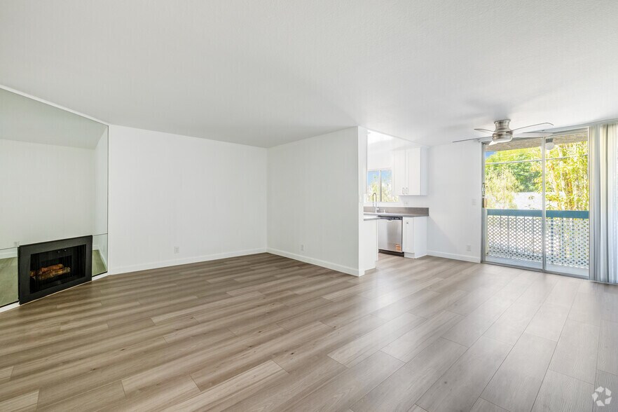 1BD, 1BA - 647SF - Living Room - Las Palmas Apartments