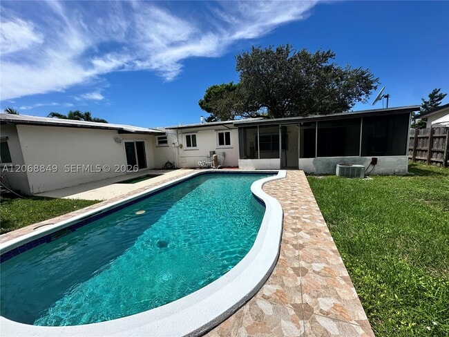 Building Photo - 3101 SW 102nd Ave