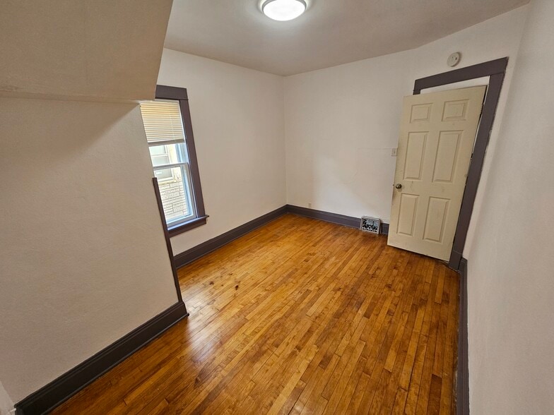 Building Photo - 3736 W Dorothy Pl