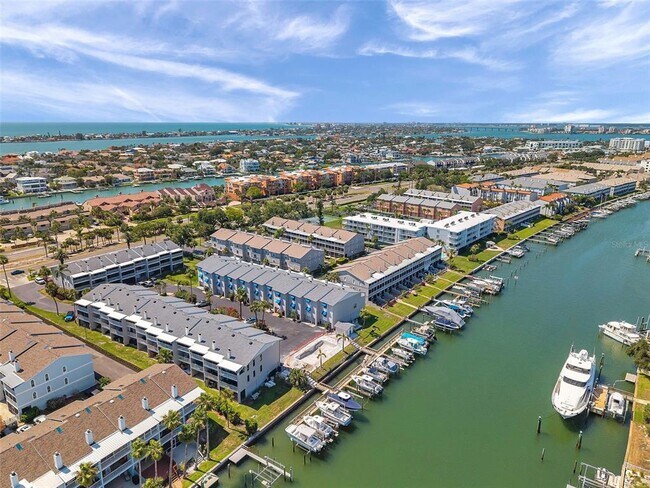 Building Photo - 745 Pinellas Bayway S