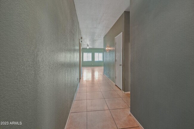 Building Photo - 7409 N Solano Dr