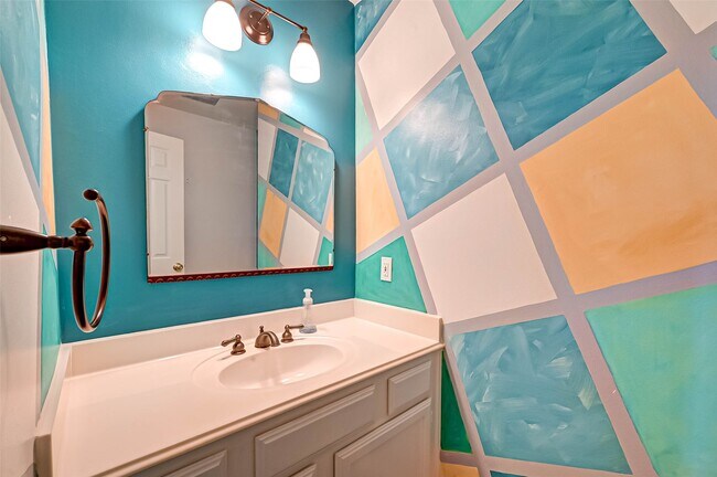 Building Photo - 600 Wilcrest Dr