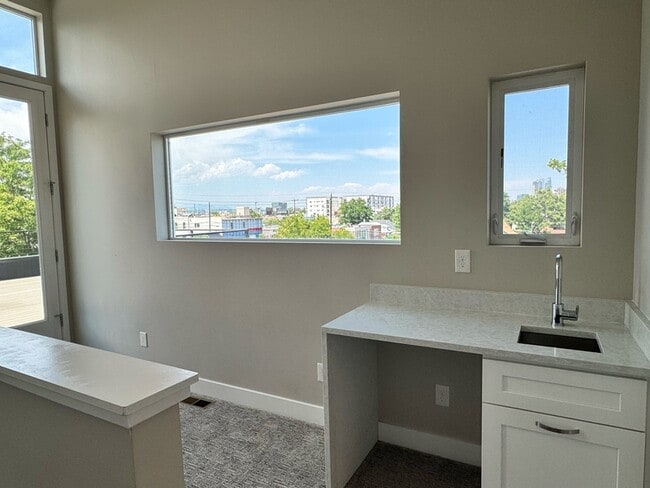 Building Photo - 452 Inca St