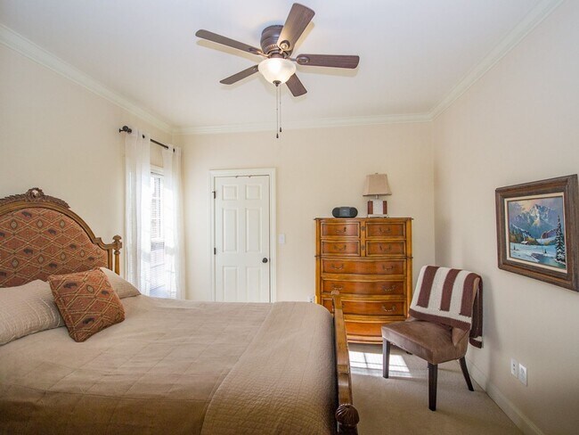 Building Photo - Lake Forest Subdivision. Enjoy all the amenities!