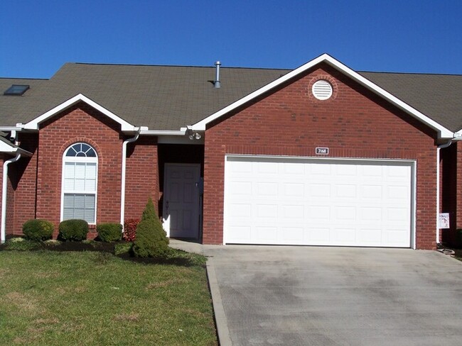 Primary Photo - 2 bed, 2 bath, 2 car garage, ranch style t...