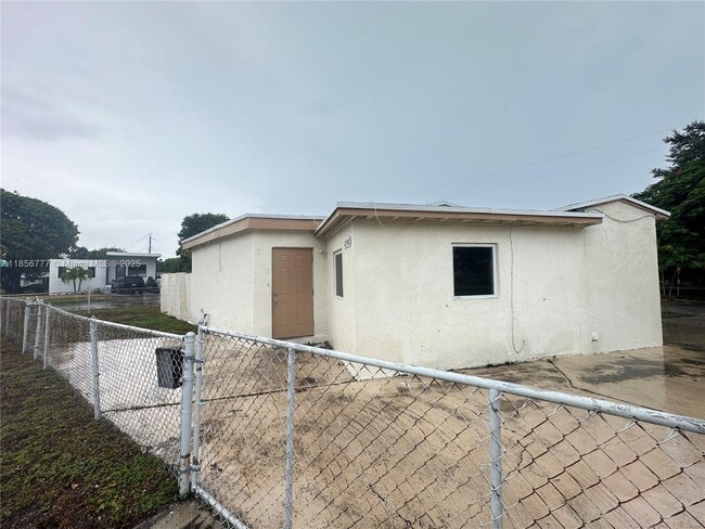Building Photo - 2348 NW 15th St