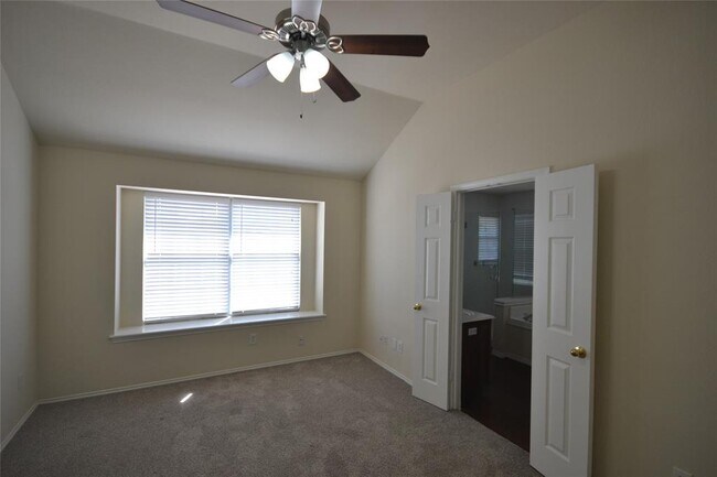 Building Photo - 718 Meadow View Dr