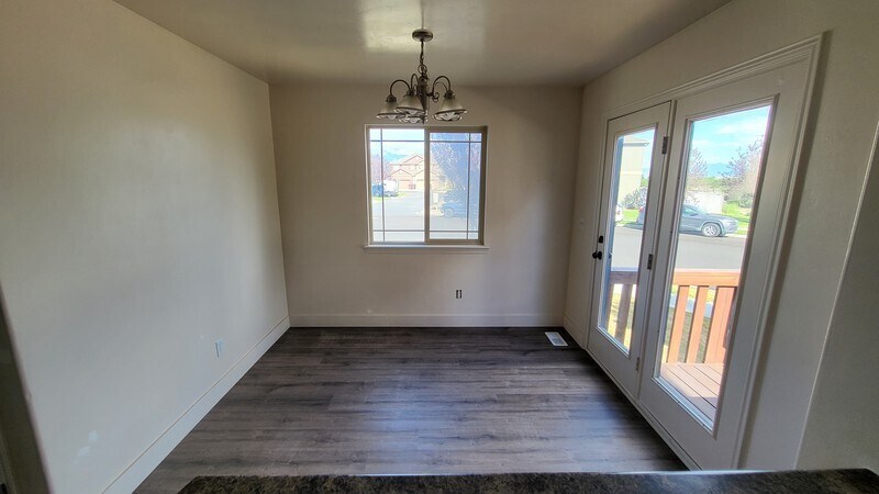 Building Photo - 8045 N Plum Creek Dr