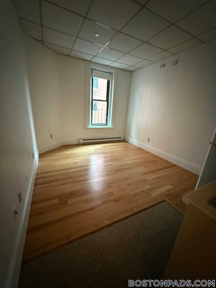 Building Photo - 272 Newbury St