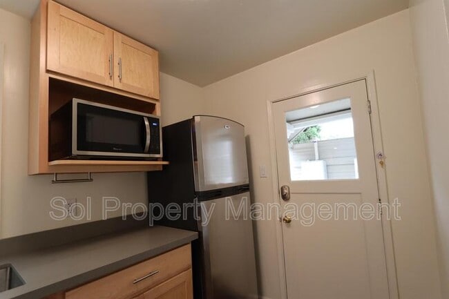 Building Photo - 331 Mission St