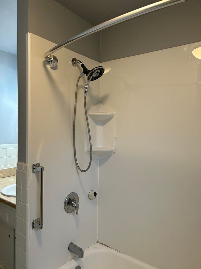 Building Photo - Brick Ranch for Rent in Mayfield HTS walking distance to Golden Gate Plaza