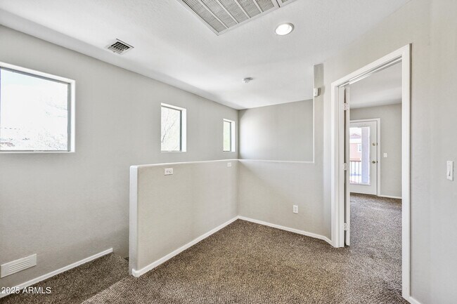 Building Photo - 7104 S 7th Ln