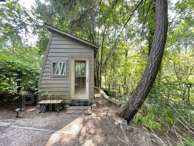 Building Photo - 11011 S Southridge Dr