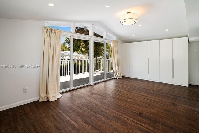 Building Photo - 669 S Mashta Dr