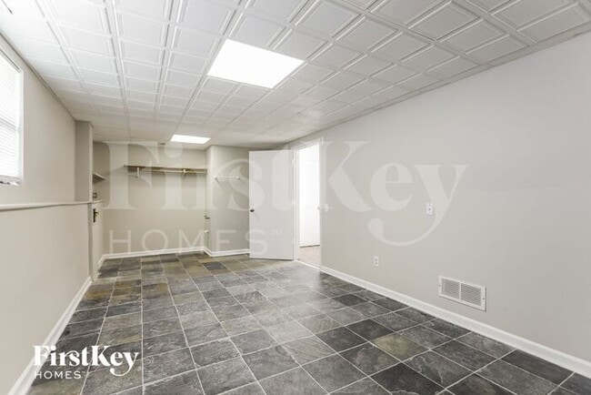 Building Photo - 517 SE Onyx Dr
