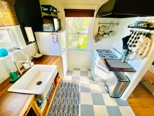 Building Photo - 2910 Grape Street