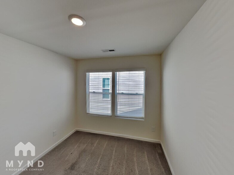 Building Photo - 122b Fosters Gln Pl