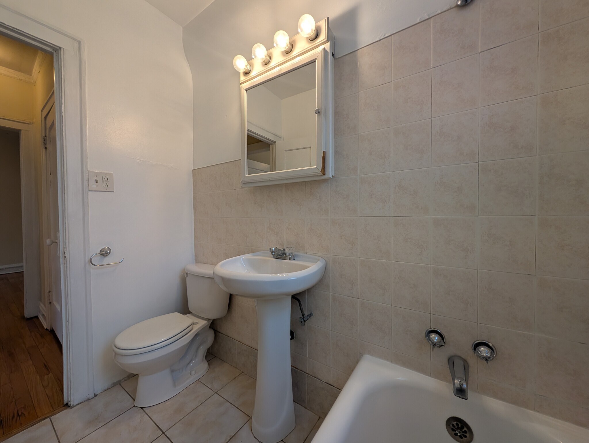 Building Photo - 1160 N Dearborn St