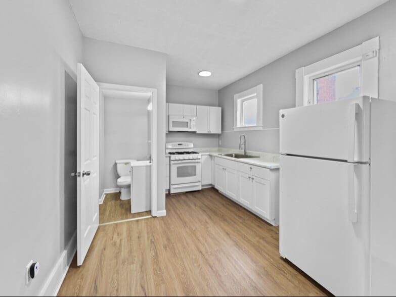 Building Photo - 931-933-933 Essex St