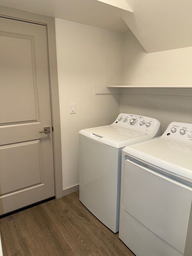 Building Photo - Newer 3 Bed/2 Bath Construction on Bend's Eastside - Cessna Drive