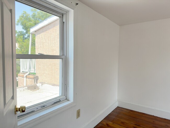 Building Photo - 1232 N Hancock St