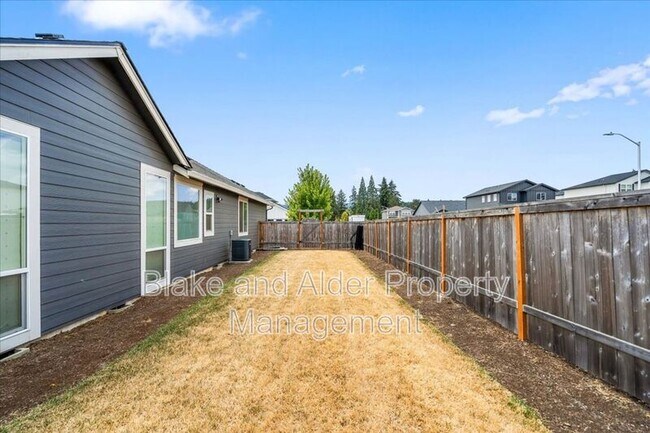 Building Photo - 496 NW Cascade Mountain Dr
