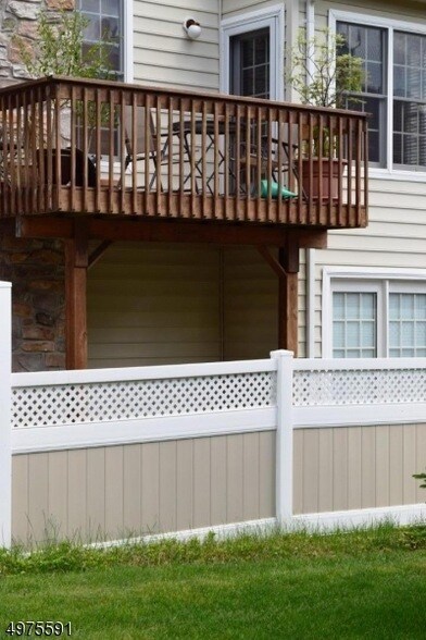 Building Photo - 220 Patriot Hill Dr