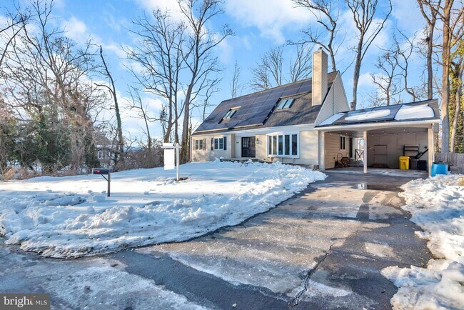 Building Photo - 1080 Crestview Dr