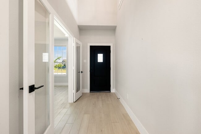 Building Photo - 1221 Woodflower Dr