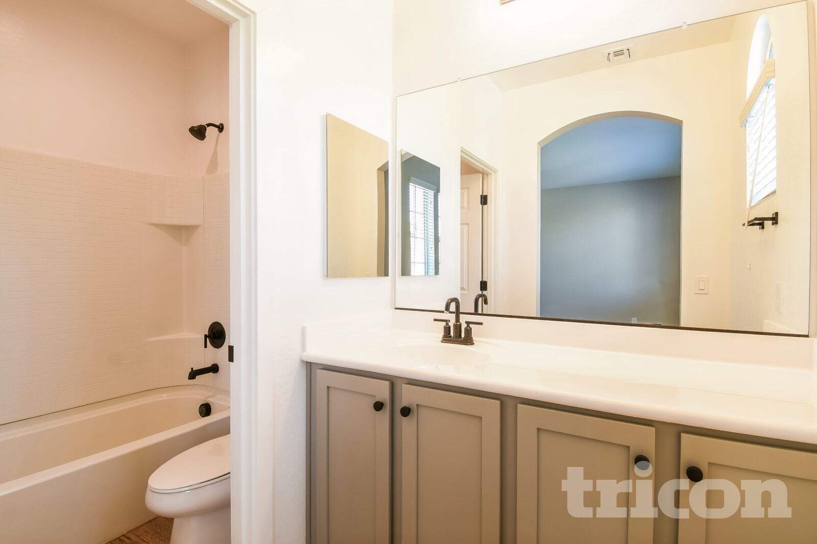 Building Photo - 4820 S Mole