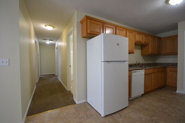 Building Photo - 432 Birchwood Duplex