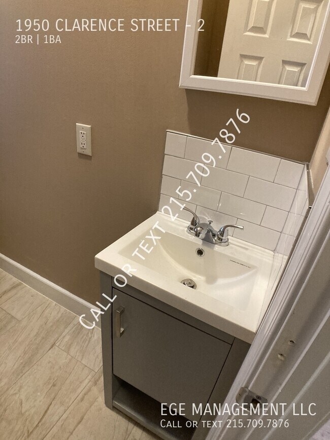 Building Photo - 1950 Clarence St