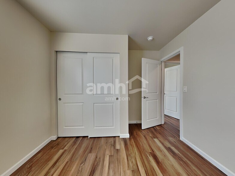 Building Photo - 2741 Link Ave