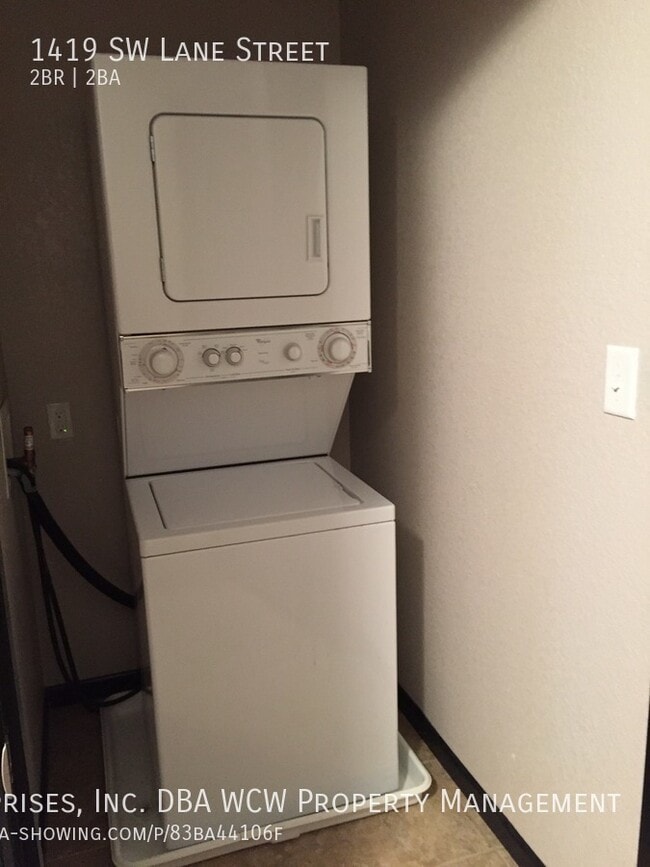 Building Photo - 1419 SW Lane St